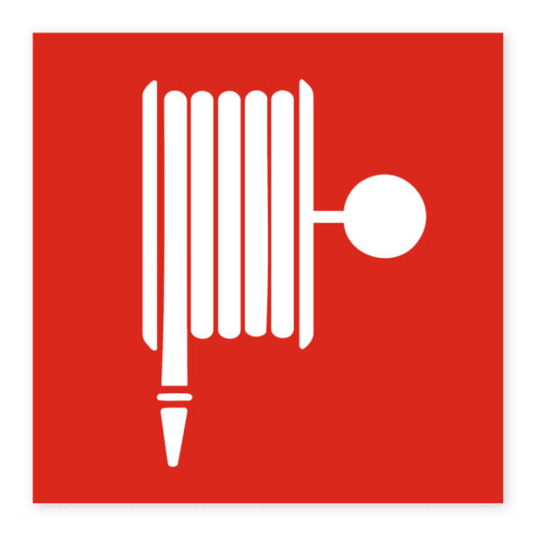 Brandslang (brandpost)-skylten har storleken 148x148mm och tillverkas i materialet Dekal. Denna standardskylt kan anpassas så att du kan skapa din egen version av skylten.
